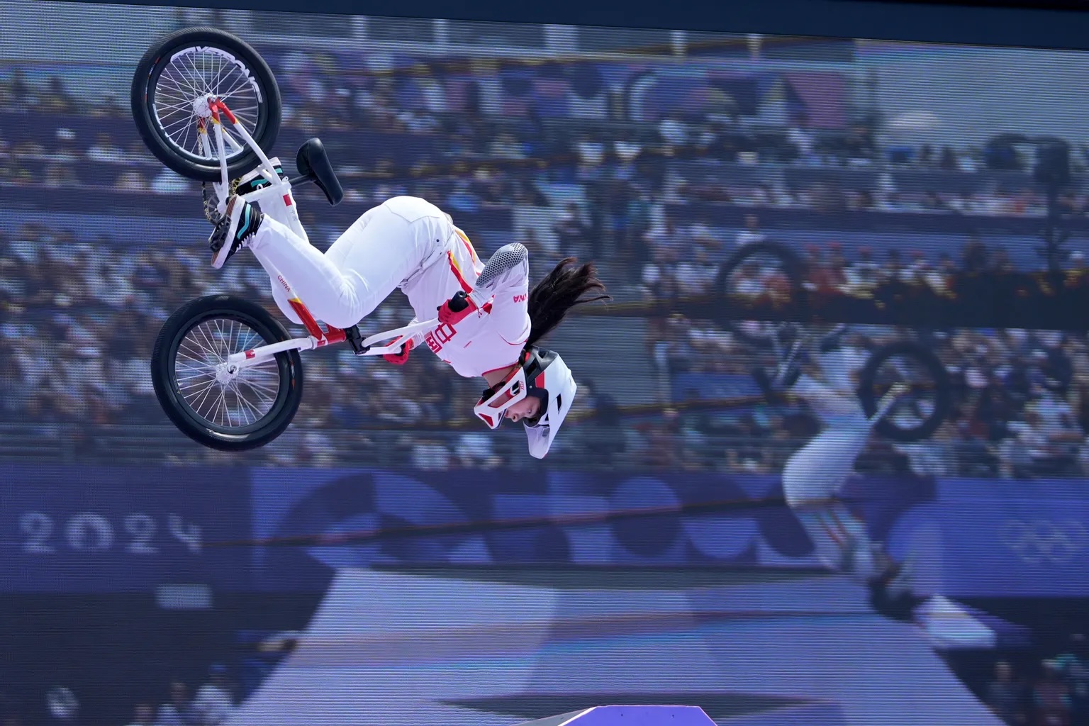 Deng Yawen compitiendo en freestyle bmx Paris