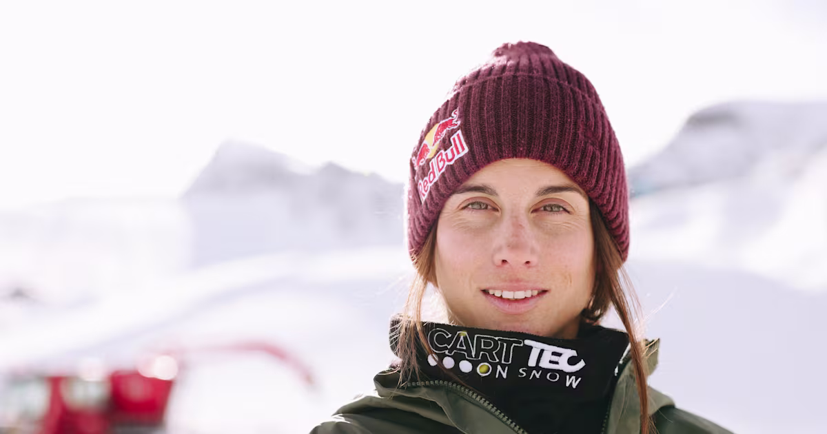 Queralt Castellet snowboarder halfpipe